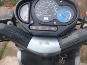 Se vinde scuter aprilia an stare perfecta de fungtionare — miniatura 9
