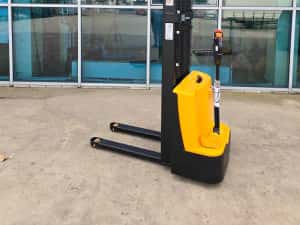 Liza electrica Transpaleta electrica Electrostivuitor Staker — miniatura 3