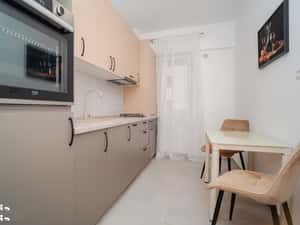 De inchiriat, apartament decomandat + parcare,  Zona Piata Nicolina