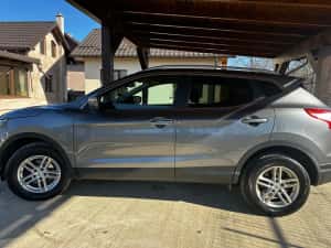 Nissan Qashqai Tekna 4x4 1.6 DCI — miniatura 4