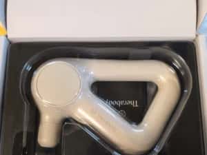 Dispozitiv de masaj Therabody Theragun Relief TG0003969-3A50, husa, 3 atasamente, cablu USB pentru incarcare, Bej — miniatura 4