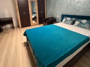 1 camera 35 mp mob si utilat complet zona liceul  negruzzi 350 euro — miniatura 3