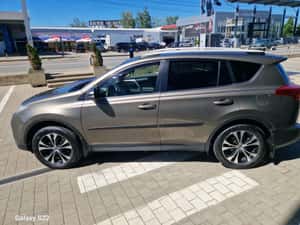 TOYOTA RAV-4 2.0 D-4D 4WD EXECUTIVE – SUV robust și eficient — miniatura 5