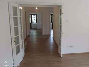 Universitate - casa complet renovata– ideal birou – curte comuna