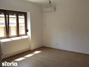 Universitate - casa complet renovata– ideal birou – curte comuna — miniatura 4