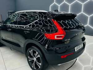 VOLVO XC40 MOMENTUM PRO — miniatura 3