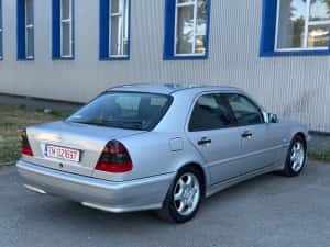 Mercedes C 220 CDI SPORT fara rugina (unic propietar ) — miniatura 4