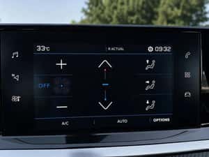 Peugeot 2008 1.2 PureTech 130CP EAT8 Active Pack 2023 — miniatura 6