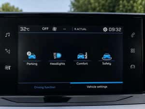 Peugeot 2008 1.2 PureTech 130CP EAT8 Active Pack 2023 — miniatura 7