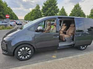 Hyundai STARIA Automată 177 HP Diesel — miniatura 4