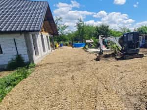 Inchiriez miniexcavator/ Vand balastru nisip pamant — miniatura 6