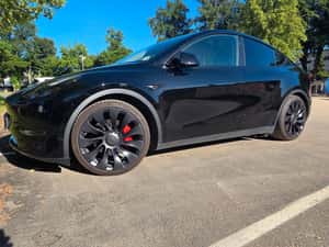 Tesla Model Y 534 CP, electric, 16500 km, 51335 EUR