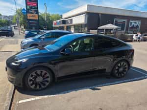 Tesla Model Y 534 CP, electric, 16500 km, 51335 EUR — miniatura 2