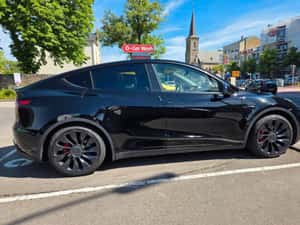 Tesla Model Y 534 CP, electric, 16500 km, 51335 EUR — miniatura 3