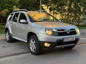 Dacia Duster 1.5 dci / 110 cp 4x4 An 2011 cu doar 34.000 km reali — miniatura 9