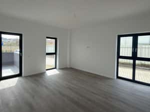 Apartament 3 camere de închiriat Tractorul Brașov–ideal birouri/firma — miniatura 2