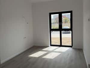 Apartament 3 camere de închiriat Tractorul Brașov–ideal birouri/firma — miniatura 3
