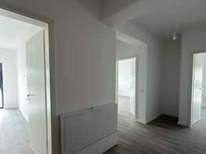 Apartament 3 camere de închiriat Tractorul Brașov–ideal birouri/firma — miniatura 4
