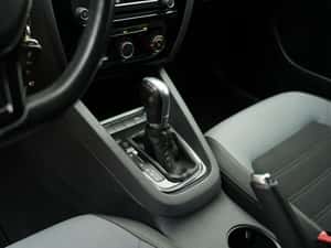 Volkswagen Jetta Automată 150 HP Diesel — miniatura 3