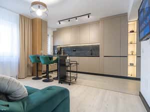 Apartament 2 camere, garaj și balcon în Tractorul — miniatura 1