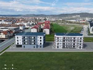 Apartament la cheie cu 3 camere si balcon zona Pictor Brana/Selimbar — miniatura 3