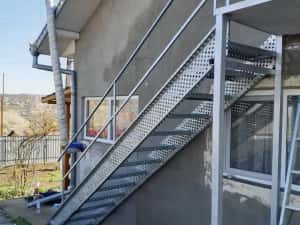 Scări și trepte  metalice la cel mai bun pret galvanizate externe
