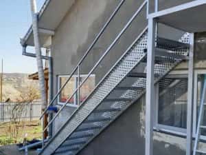 Scări și trepte  metalice la cel mai bun pret galvanizate externe — miniatura 9