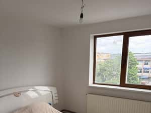 Inchiriez apartament 3 camere decomandat — miniatura 4