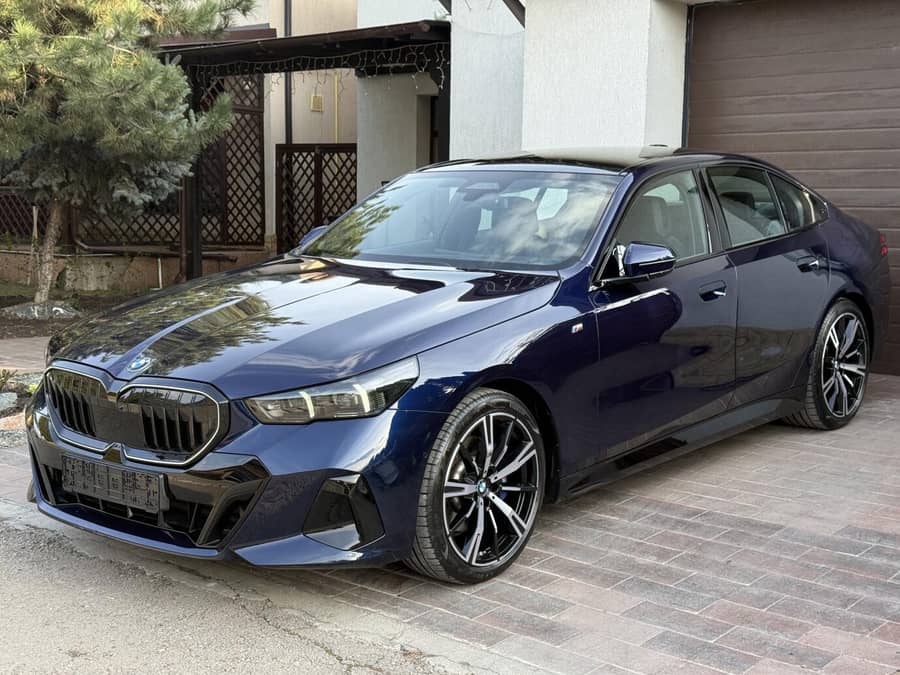 BMW 520d xDrive M Pro Individual - Panorama — fotografie 1 din 7