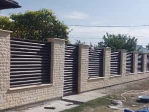 Construim garduri și porți stil jaluzea sipca metalica tabla cutata — miniatura 5