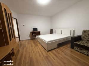 Inchiriez apartament cu o camera + loc de parcare Floresti