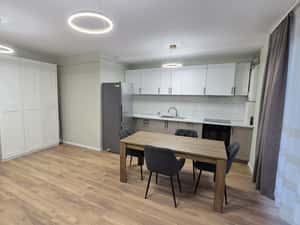 Închiriez apartament 3 camere în bloc nou