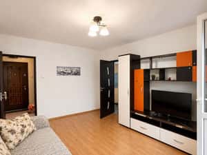 Apartament 2 camere STRADAL – ideal locuință sau spațiu comercial — miniatura 3