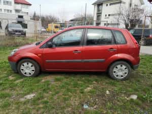 Proprietar vând Ford Fiesta 1.4 TDCI 2007 — miniatura 5