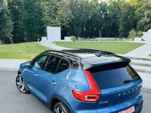 Volvo xc40 R-line Recharge 4x4 — miniatura 4