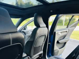 Volvo xc40 R-line Recharge 4x4 — miniatura 8