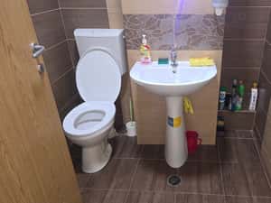 Inchiriez spatiu comercial in Deva, zona ultracentrala (Bld Decebal colt cu I. Creanga), 70 mp — miniatura 2