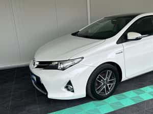 Toyota Auris Automată 122 HP Hibrid (B/E)