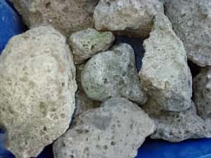 Roca filtranta, vulcanică, decorativa pentru acvarii, crapi koi,carasi — miniatura 2