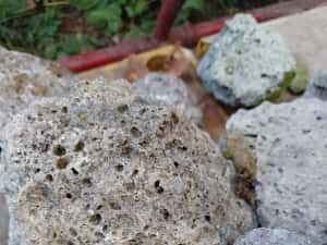 Roca filtranta, vulcanică, decorativa pentru acvarii, crapi koi,carasi — miniatura 3