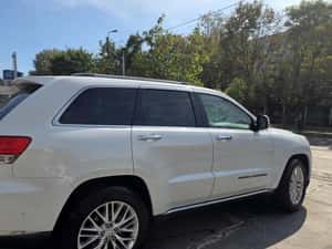 Jeep Grand Cherokee Automată 250 HP Diesel - 25.000 EUR - 79.100 km
