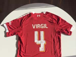 Tricou Liverpool Acasa UCL 25/26 Van Dijk Wirtz (M/L) — miniatura 3