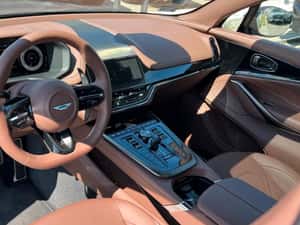 Aston Martin DBX Automată 72 HP Benzină - 7.000 km