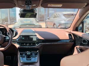 Aston Martin DBX Automată 72 HP Benzină - 7.000 km — miniatura 4