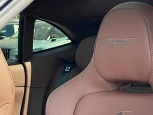 Aston Martin DBX Automată 72 HP Benzină - 7.000 km — miniatura 5