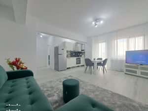 Apartament cu balcon, garaj și lift, 80 mp, gata de închiriat — miniatura 2