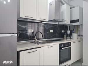 Apartament cu balcon, garaj și lift, 80 mp, gata de închiriat — miniatura 5