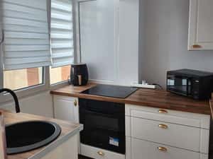 Inchiriez apartament 2 camere,decomandat, zona str.G Enescu
