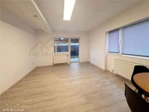 Apartament 3 camere, parter, cu loc de parcare si gradina, zona Piata — miniatura 1