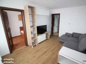 3 Camere de inchiriat Zona Arcului Etj 2 !!